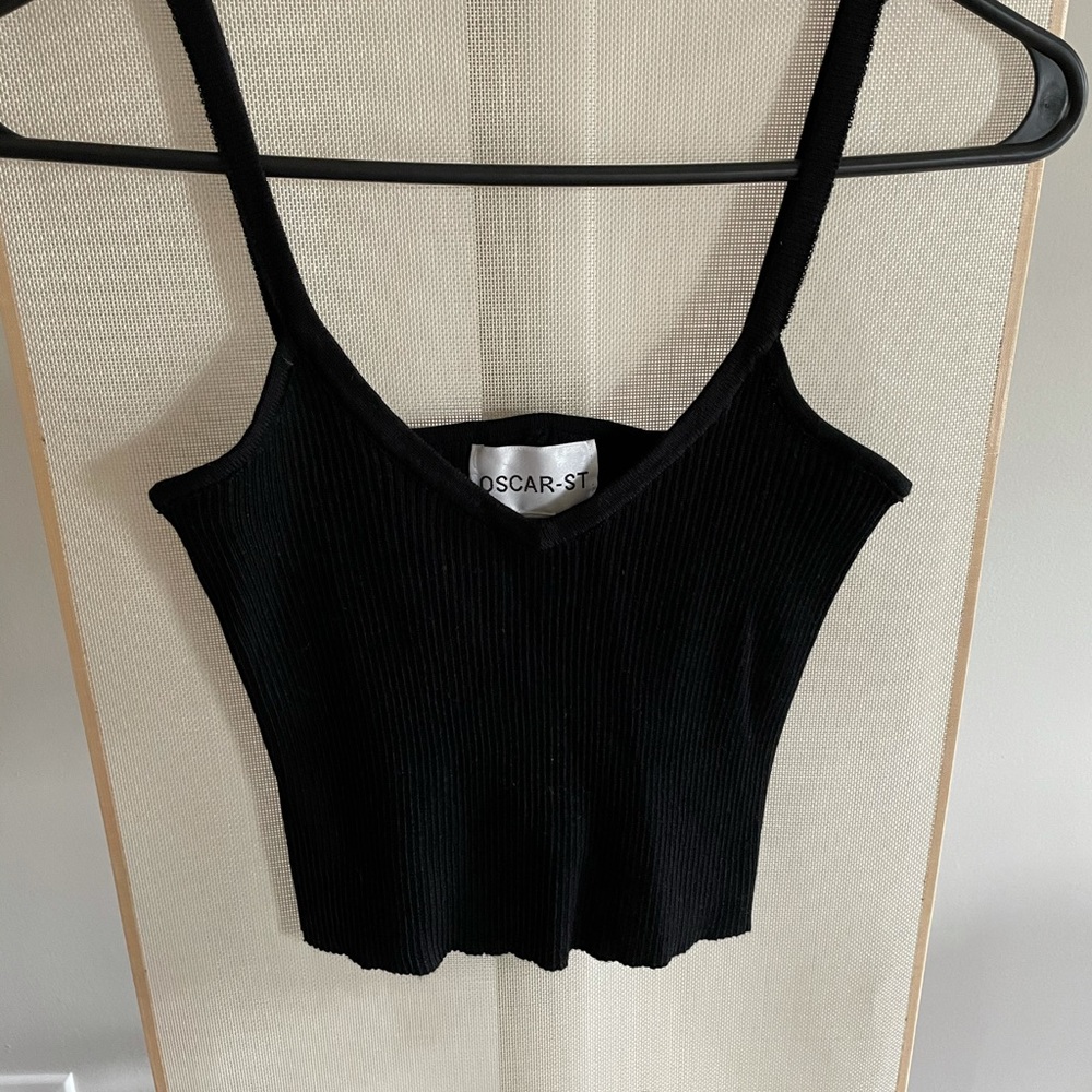 Black crop tank top